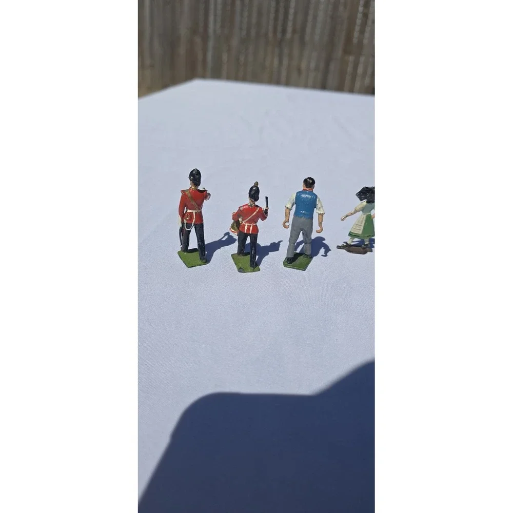 Vintage Painted Lead/Metal Figures Lot 5 British Guards Soldiers Civilians